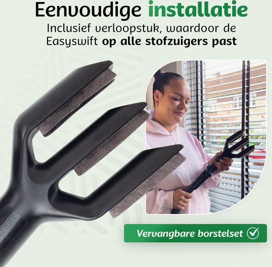 Een vrouw gebruikt de EASYswift opzetstuk op jaloezieën. "Eenvoudige installatie, Inclusief verloopstuk, waardoor de Easyswift op alle stofzuigers past, Vervangbare borstelset".