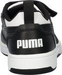 Achterkant van een zwarte sneaker met witte Puma-letters en klittenbandsluiting.