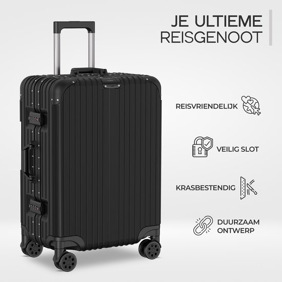 Zwarte koffer met uitschuifbare handgreep en wielen. Tekst over reisvriendelijkheid, veilig slot en duurzaam ontwerp.