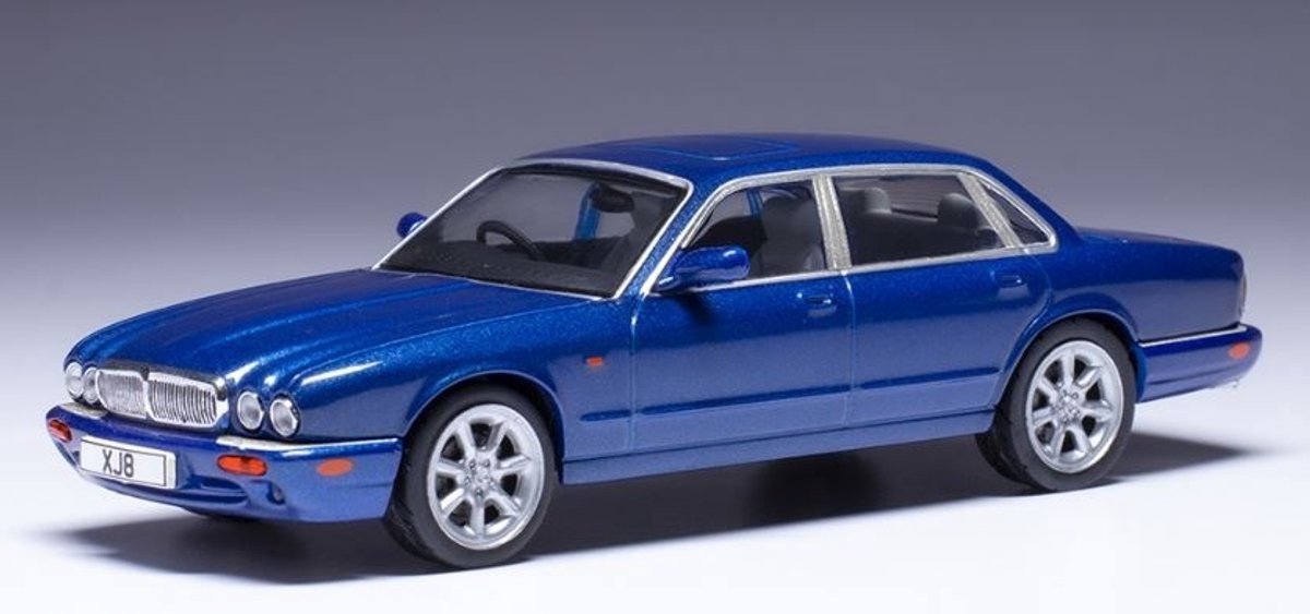 Jaguar XJ8 (X308) 1998 - Modelauto 1:43