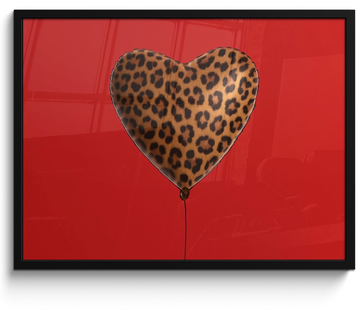 FrameYourWall Poster in lijst - Fotolijst 70x50 cm - Posters - Ballon - Hartvormig - Rood - Panterpatroon - Posterlijst zwart - Decoratie - Wanddecoratie woonkamer - Muurdecoratie slaapkamer
