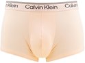 Huidkleurige trunk van Calvin Klein met opdruk op de tailleband.