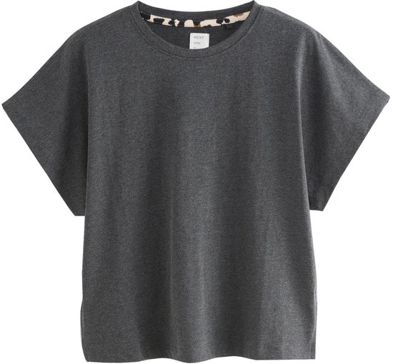 Donkergrijs T-shirt met korte mouwen en luipaardprint kraag.