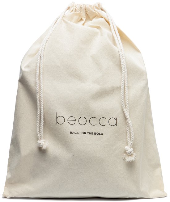 Crèmekleurige katoenen draagtas met trekkoord, met het 'beocca BAGS FOR THE BOLD' logo.