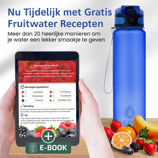 Blauwe waterfles naast een tablet met recepten voor fruitwater, waaronder bosvruchten-munt.