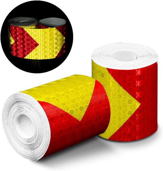Twee rollen reflecterende tape met gele en rode pijlpatronen. Inzet toont detail van de tape op rol.