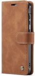 Gesloten bruin Casemania boekhoesje met magnetische sluiting, stiksels en Casemania logo.