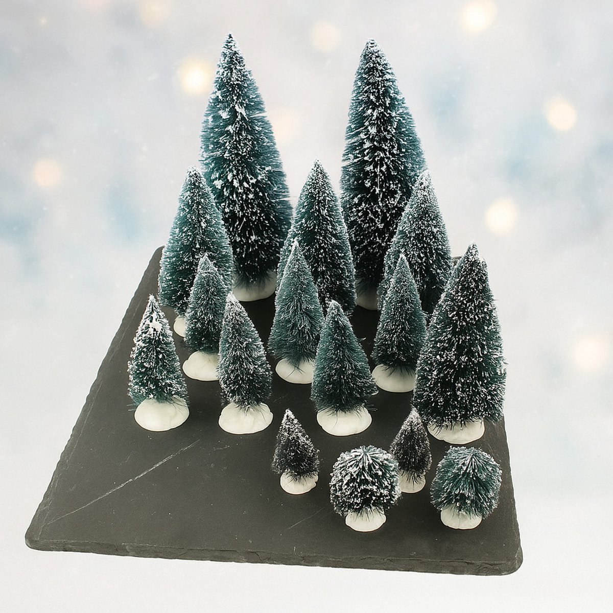 Miniatuur boompjes met sneeuw - 16x stuks - groen - kunststof - verschillende maten - kerstdorp – foto 2