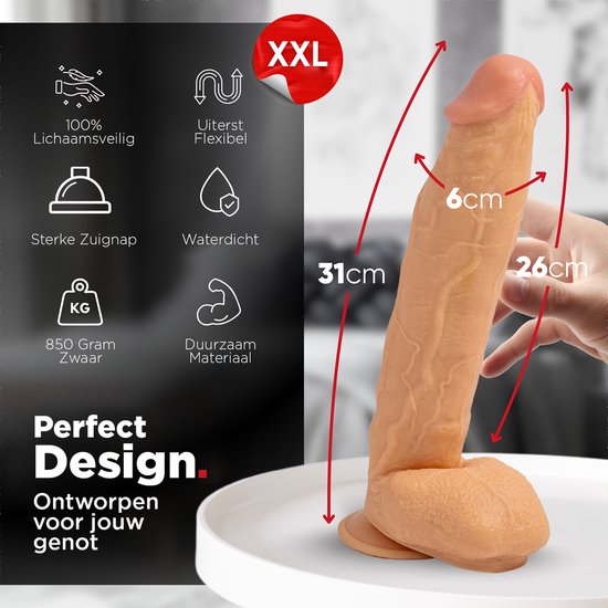 XXL dildo met realistische aderen, met afmetingen 31cm lengte en 6cm diameter. Gemaakt van zacht, flexibel, waterdicht materiaal.