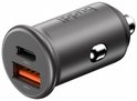 Een donkergrijze Buddi autolader met een USB-C poort en een oranje USB-A poort.