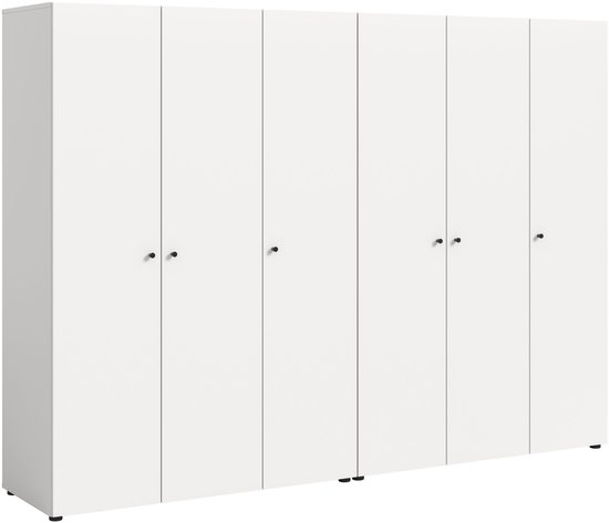 Witte kledingkast met zes deuren en zwarte handgrepen.