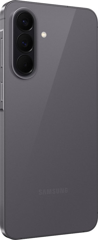 Zijaanzicht van een grijze Samsung Galaxy A57 5G smartphone met een verticale camera-opstelling.