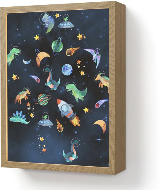 Een houten lijst met kinderprint van dino's, raketten en planeten in de ruimte, zwevend.
