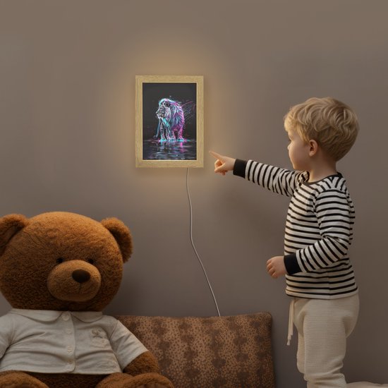 Nachtlampje 15x20 cm - Kinder lampje - Leeuw - Kleuren - Zwart - Dieren - Tafellamp kinderkamer - Slaapkamer lamp - Bedlamp kinderen - Kinderlampje stopcontact - Wandlamp babykamer - Nachtlampjes van Merkloos — afbeelding 5