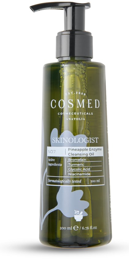 Groene fles met pompdop. Met 'SKINOLOGIST' en ingrediëntenlijst: Bromelaïne, Kurkuma, Glycolzuur, Niacinamide.