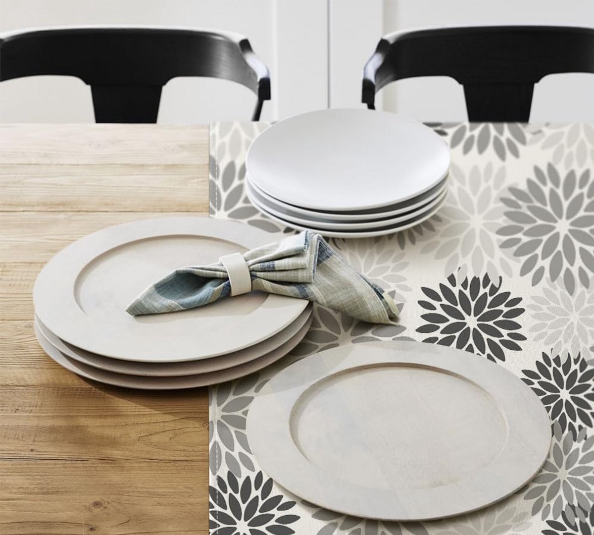 Decoratieve Tafelloper Bloemen Grijs Dahlia's 85x85 cm - Binnen & Feest Tafeldecoratie