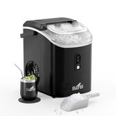 Zwarte Bardi ijsblokjesmachine met een gevuld reservoir, een beker en een schepje met ijsblokjes.