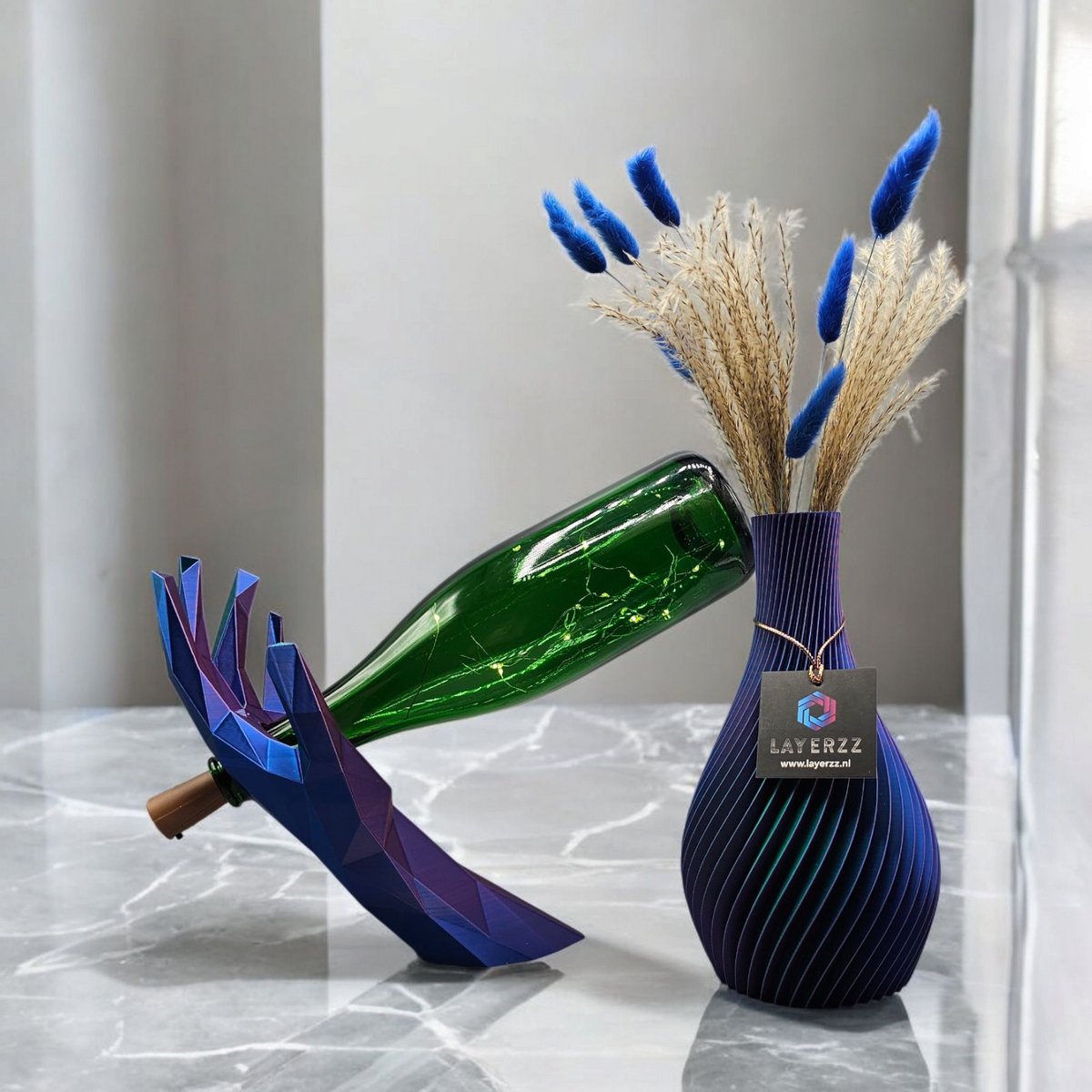 Layerzz - wijnfleshouder - geometrische arm - standaard - 3D print - meerkleurig - decoratie - groen blauw paars