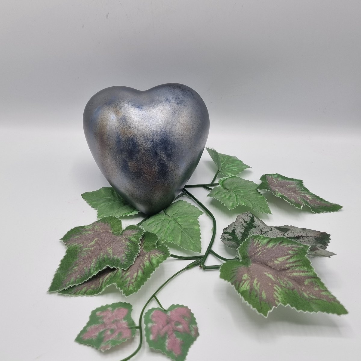 Urn - Keramiek - Hart - Oud metaal - 800ml - 1 as-kamer - Hand-made