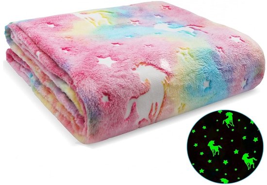 Glow in the dark deken met eenhoorns en sterren in pastelkleuren roze, blauw en geel.