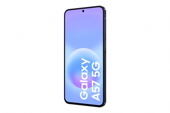 Galaxy A57 5G smartphone met paars-blauwe achtergrond.