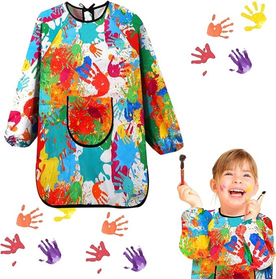 Kinderschort met lange mouwen, multicolor handafdrukken en verfspatten. Op de voorgrond een lachend meisje met beschilderde handen.