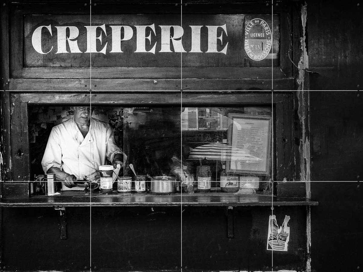 IXXI Creperie Montmartre, Adam Dauria & Various - 80 x 60 cm - Gratis ophangtool - Grote wanddecoratie en posters - Vintage, Fotografie, Mancave