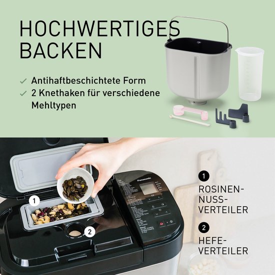 Zilverkleurige broodbakmachine met ingrediënten en toebehoren, zoals broodvorm en kneders.