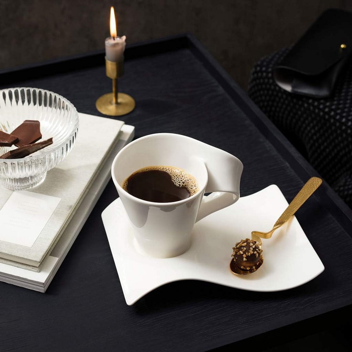 Elegante kleine koffieschotel 20 x 14 cm met golvend design