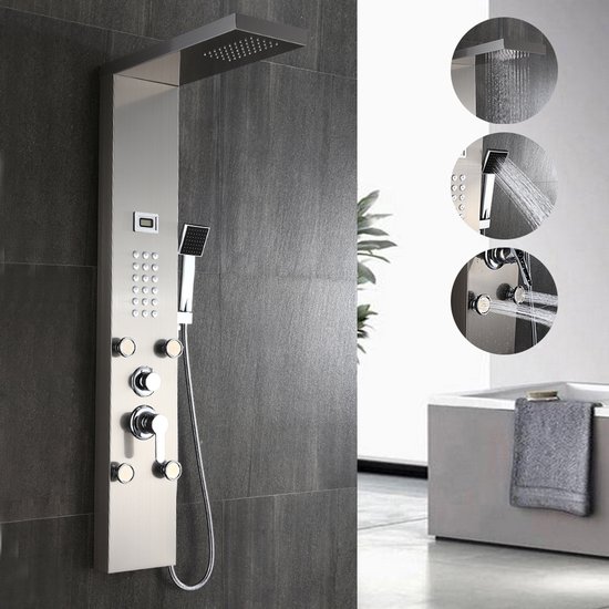 RVS douchepaneel met ingebouwd LCD-scherm, handdouche, regendouche en meerdere waterstralen. Getoond in een moderne badkamer.