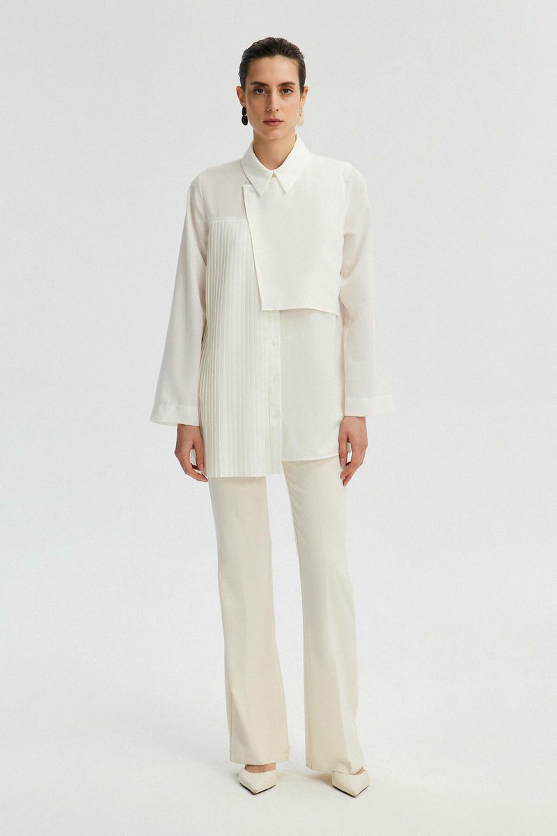 Touché Privé - Asymmetrische blouse met plooidetails - Ecru - Dames