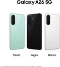 Mintgroene, zwarte en witte Samsung Galaxy A26 5G telefoons naast elkaar, elk met een drievoudige camera.