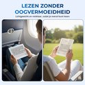 Man leest in een vliegtuig en op een terras met de lichtgewicht Veloura e-reader. Lees zonder oogvermoeidheid, waar dan ook.