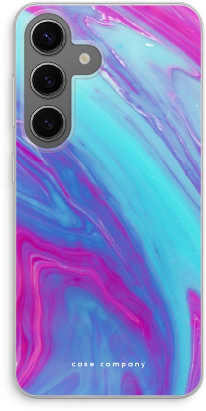 Telefoonhoesje met een vloeiend, marmerachtig patroon in blauwe en roze tinten.