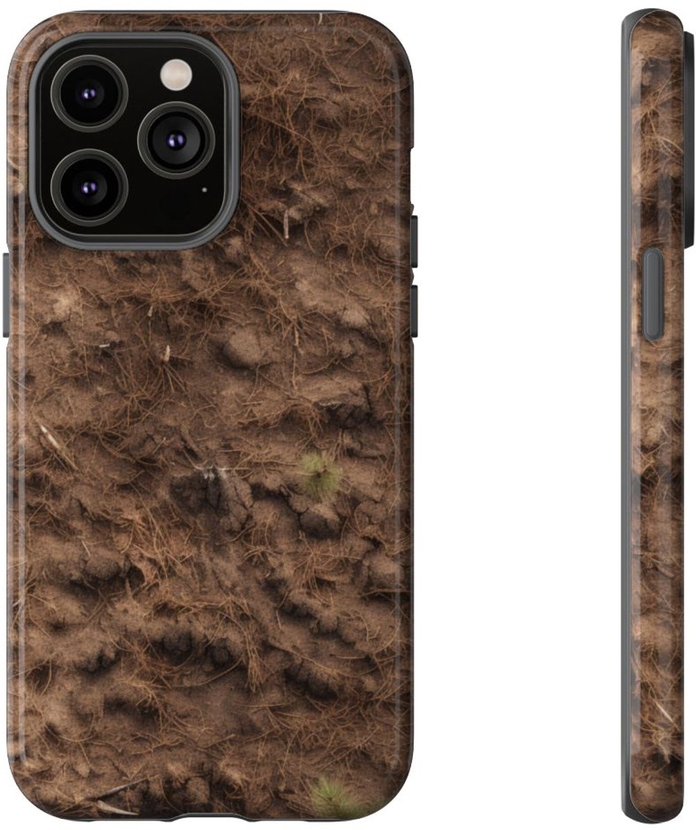 Bosgrond met Dennennaalden – Telefoonhoesje Geschikt voor iPhone 14 Pro Max