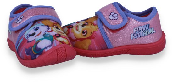 Roze Paw Patrol pantoffels met klittenbandsluiting, versierd met afbeeldingen van Skye, Everest en Marshall.