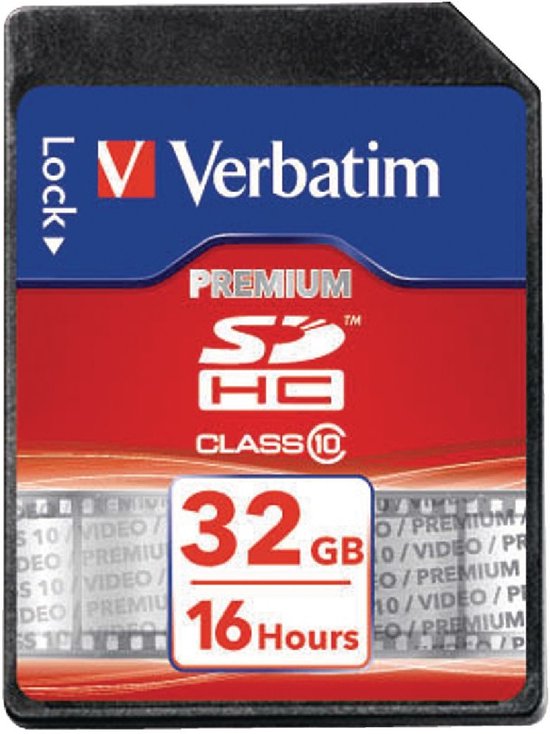 Een 32 GB SDHC Premium geheugenkaart met blauwe en rode opdruk, met '16 Hours'.