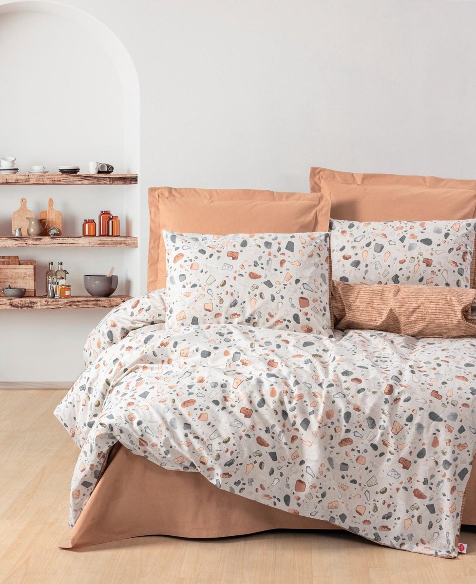 Minimal Collection Earth-Inspired Calm: