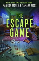 Boekomslag van 'The Escape Game' met een interieur vol puzzels, met de tekst 'NO.1 NEW YORK TIMES BESTSELLING AUTHOR MARISSA MEYER & TAMARA MOSS THE ESCAPE GAME THIS COMPETITION IS TO DIE FOR'.