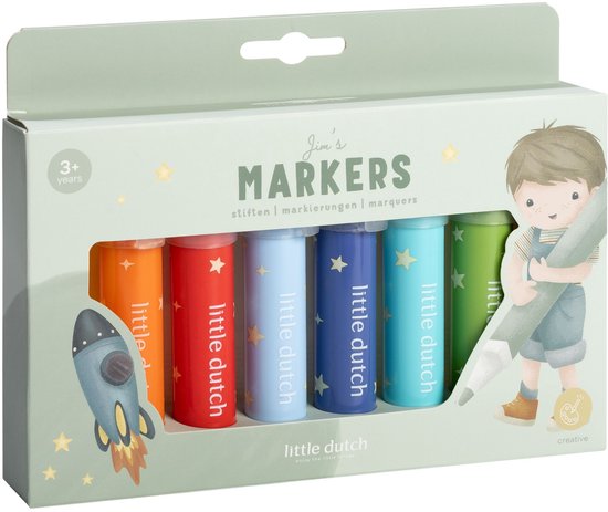 Doos met zes Little Dutch stiften in opvallende kleuren, waaronder oranje, rood, lichtblauw, donkerblauw, cyaan en groen. De doos heeft een illustratie van een jongen en een raket.