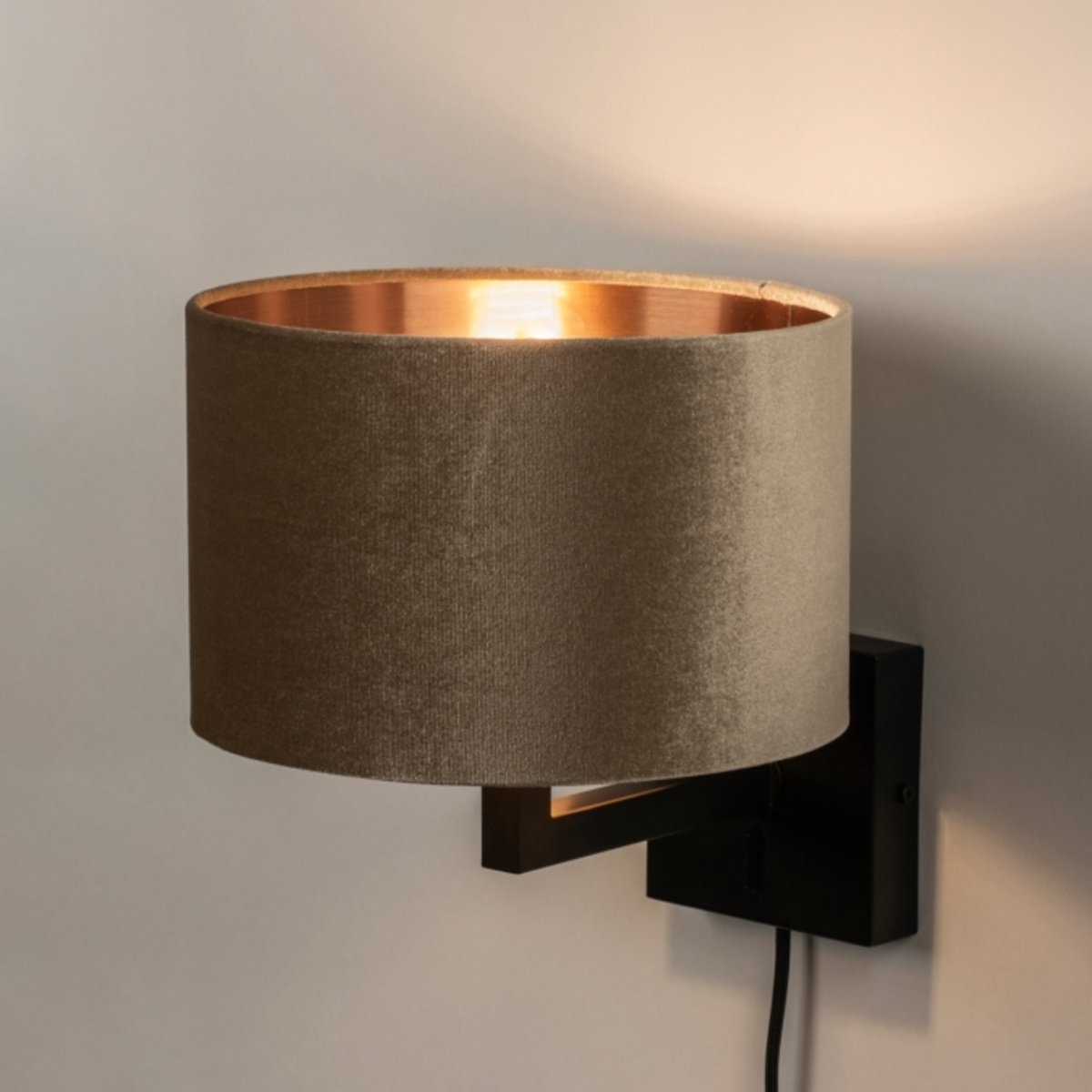 Wandlamp Badajoz, moderne wandlamp van metaal in wit, hoekige lamp met