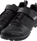 Gros plan sur une chaussure de vélo noire avec fermeture velcro, lacets et logo VAUDE.