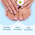 Perfect gemanicuurde handen en voeten met Franse manicures, naast de tekst 'Gezichtsverzorging', 'Handverzorging' en 'Voetverzorging'.