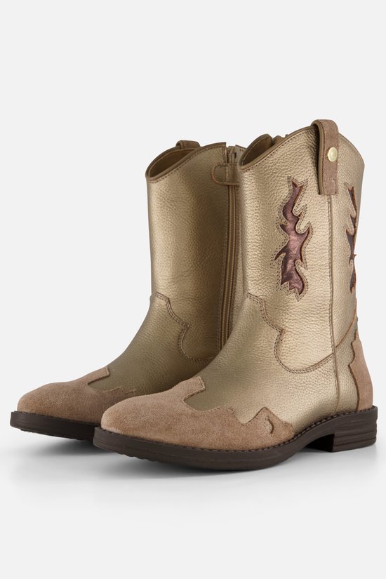 Paar gouden cowboylaarzen van leer met beige suède details en donkere vlam-applicaties.