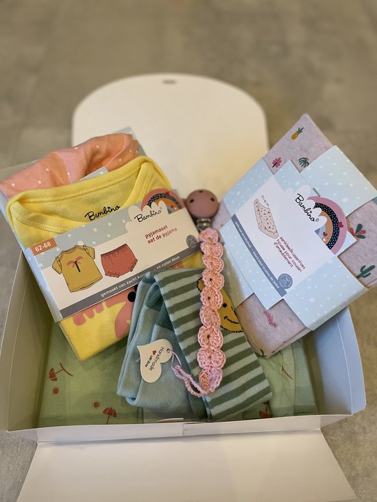 Maminobaby.nl - Baby geschenkset meisjes - Dekbedovertrek - Handgemaakte Speenkoord - Winnie the pooh maillot - Ankleedkussenhoes - Kraamcadeau - Babyshower van Maminobaby.nl — afbeelding 2