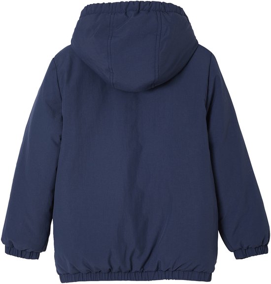 Donkerblauwe jongensparka met capuchon, elastische boorden en zoom.