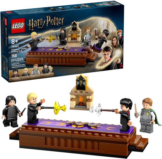 LEGO Harry Potter : set de la Grande Salle avec quatre figurines, cheminée et dé.