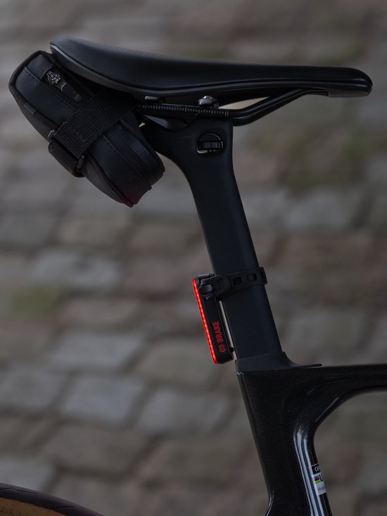 BBB Cycling SignalBrake Achterlicht Fiets met Remlicht - 80 Lumen - USB Oplaadbaar - IPX7 Waterdicht - Brandtijd: 41 uur - Fietsverlichting Racefiets & Mountainbike - BLS-256 van BBB Cycling — afbeelding 2
