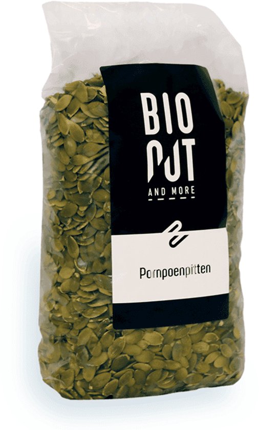 Zak pompoenpitten met zwart label "BIO PUT AND MORE" en "Pompoenpitten".