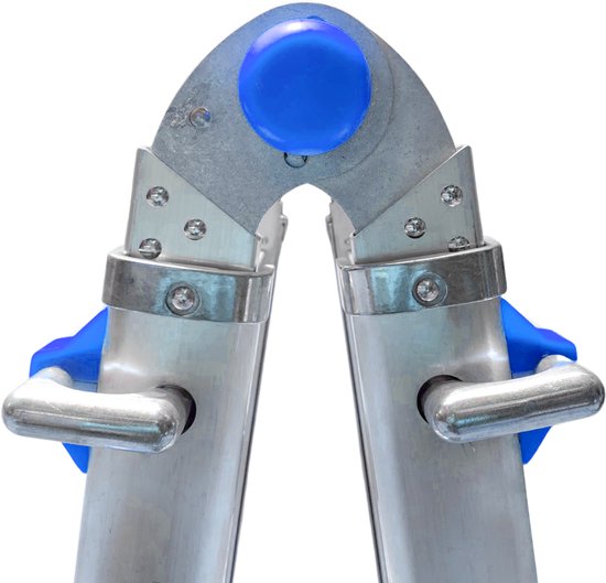 Detail van het scharnier mechanisme, bovenaanzicht van een aluminium ladder met blauwe accenten.